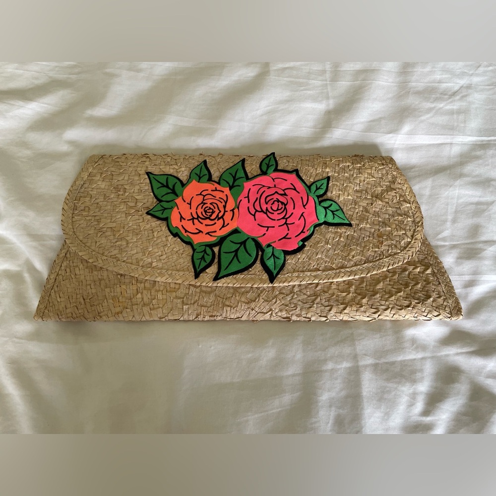 NWOT straw bag with fabric roses
